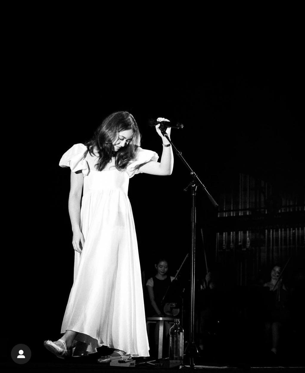 24岁中国冰岛混血，获格莱美奖！