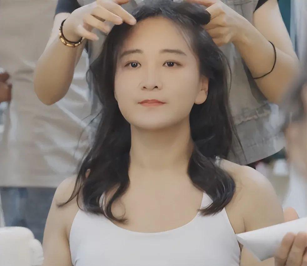 《热辣滚烫》：贾玲皱纹都是戏，四大女主天然脸与硅胶脸对比明显