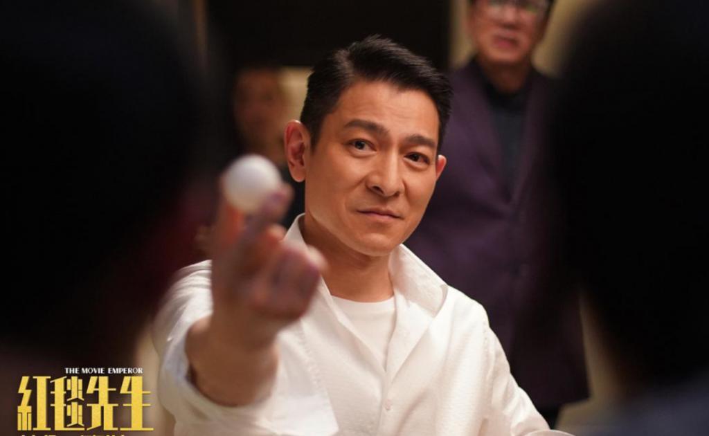 《红毯先生》，在戏外自我完成