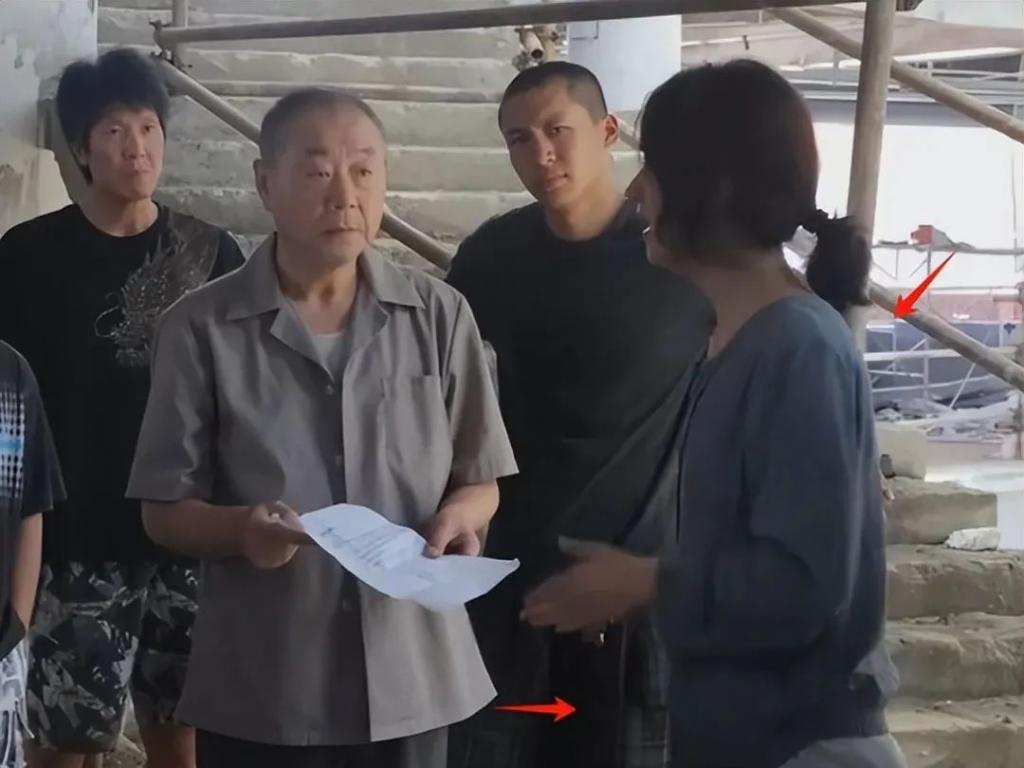 看到衣衫不整的赵丽颖，国产剧别再用“假穷人”冒充了