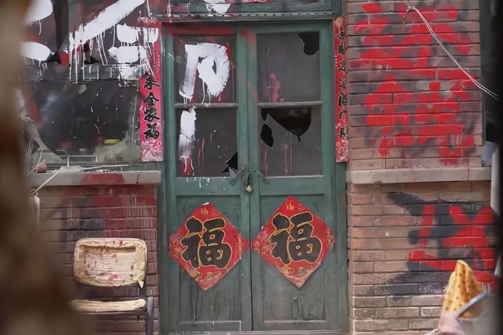 看到衣衫不整的赵丽颖，国产剧别再用“假穷人”冒充了