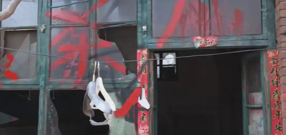 看到衣衫不整的赵丽颖，国产剧别再用“假穷人”冒充了