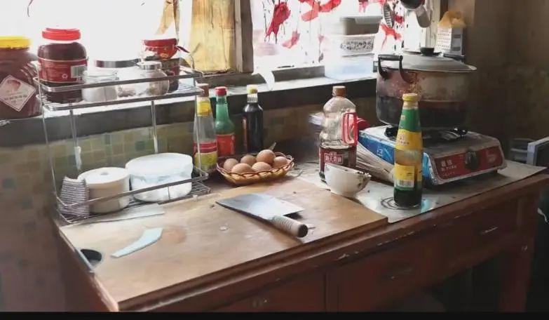 看到衣衫不整的赵丽颖，国产剧别再用“假穷人”冒充了