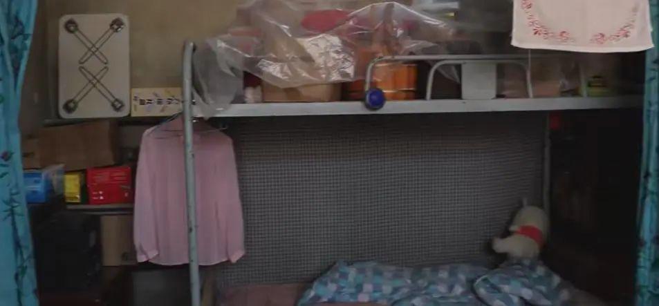 看到衣衫不整的赵丽颖，国产剧别再用“假穷人”冒充了