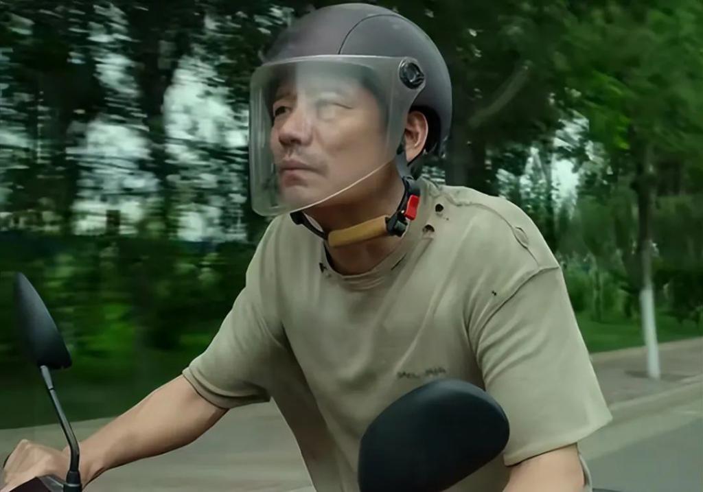 看到衣衫不整的赵丽颖，国产剧别再用“假穷人”冒充了