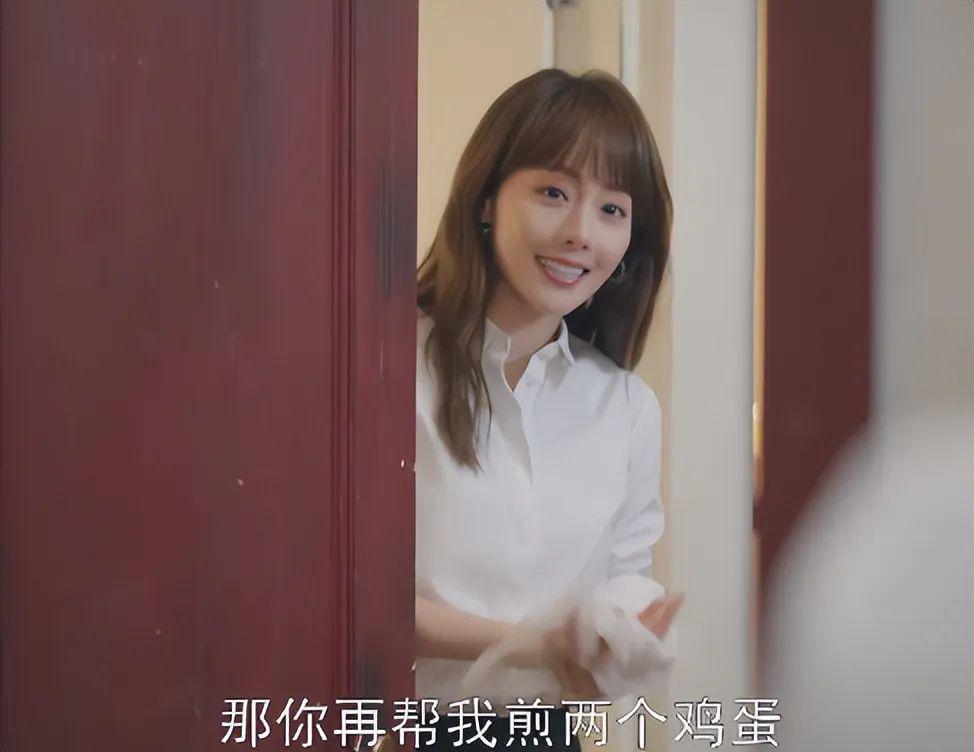 看到衣衫不整的赵丽颖，国产剧别再用“假穷人”冒充了