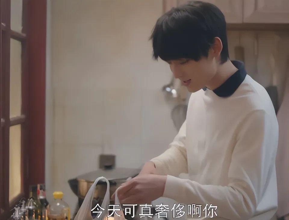 看到衣衫不整的赵丽颖，国产剧别再用“假穷人”冒充了