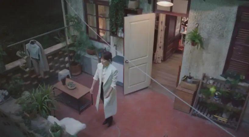 看到衣衫不整的赵丽颖，国产剧别再用“假穷人”冒充了