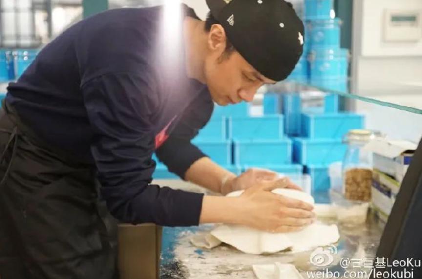 好久不见古巨基的儿子Kuson，和老爸越来越像了？