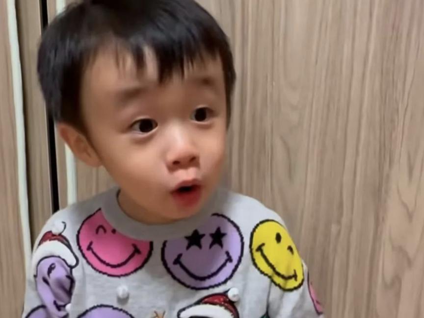 好久不见古巨基的儿子Kuson，和老爸越来越像了？