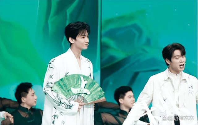 第一个为白敬亭发声的明星来了！宋家腾：没有临时换衣服