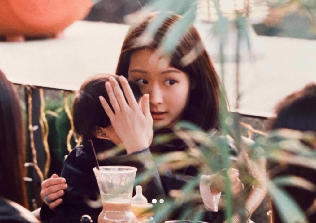 最美二代？混血版赵露思？她妈更绝！