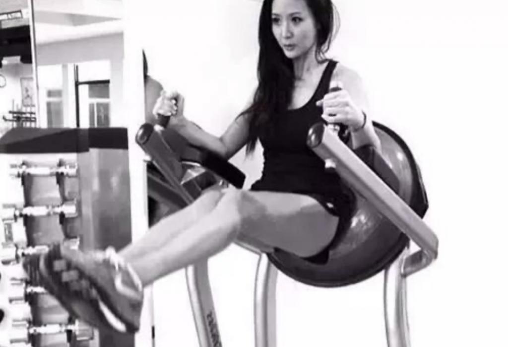 最美二代？混血版赵露思？她妈更绝！