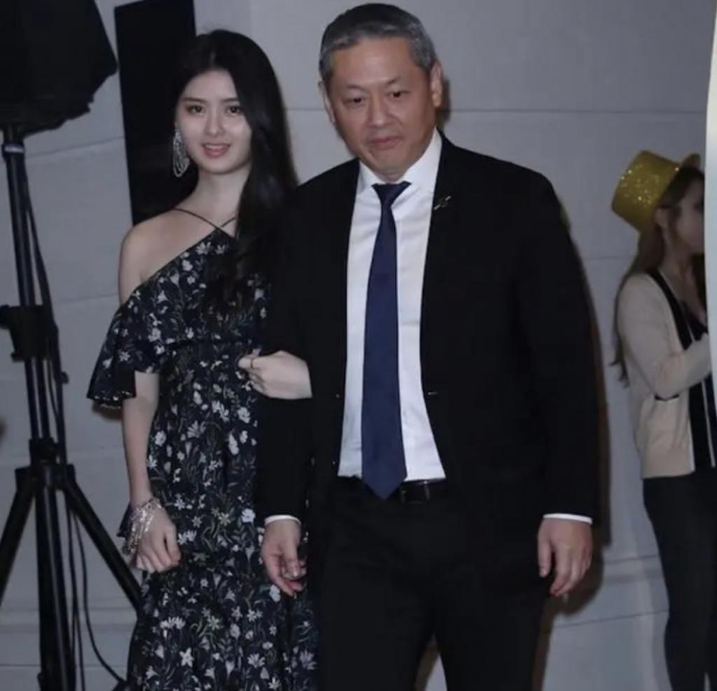 最美二代？混血版赵露思？她妈更绝！