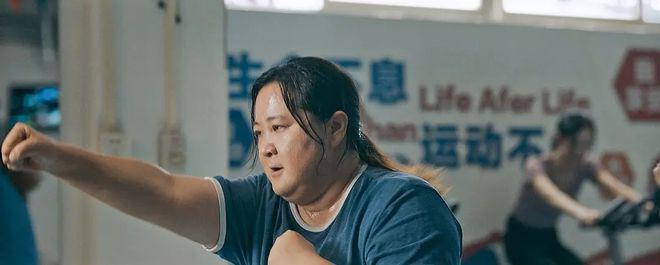 贾玲新片《转念花开》又是熟人局，除了张小斐杨紫，男主也不陌生