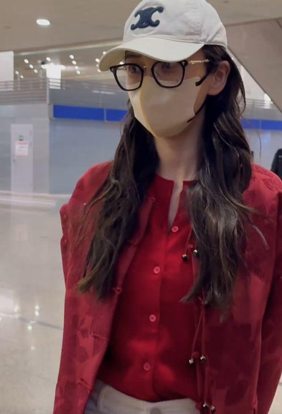Angelababy回国！人气凋零不如从前，无滤镜生图曝其真实状态