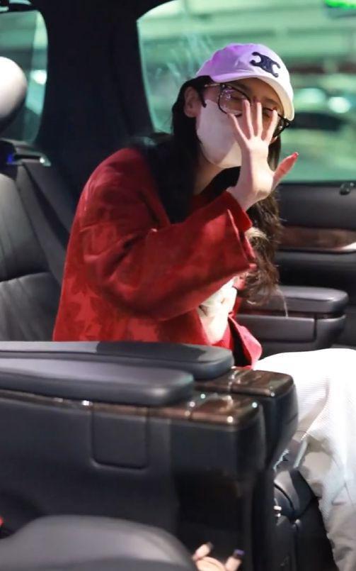 Angelababy回国！人气凋零不如从前，无滤镜生图曝其真实状态