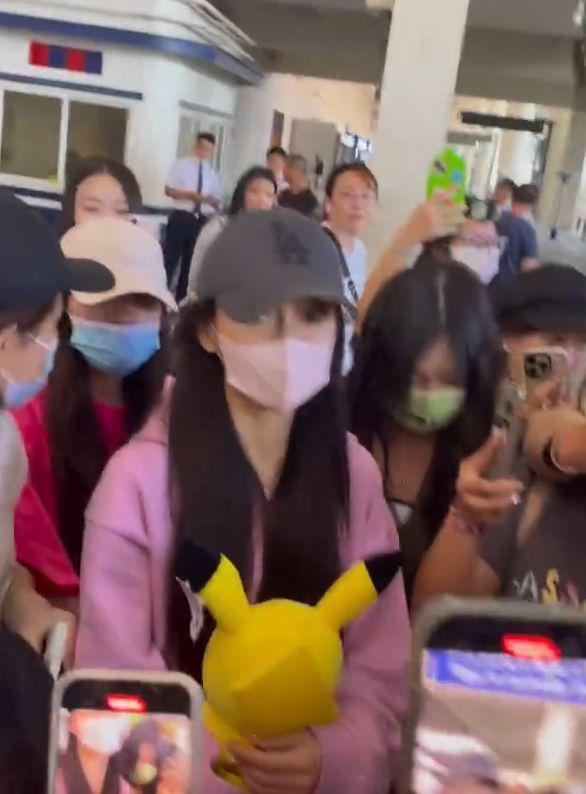Angelababy回国！人气凋零不如从前，无滤镜生图曝其真实状态