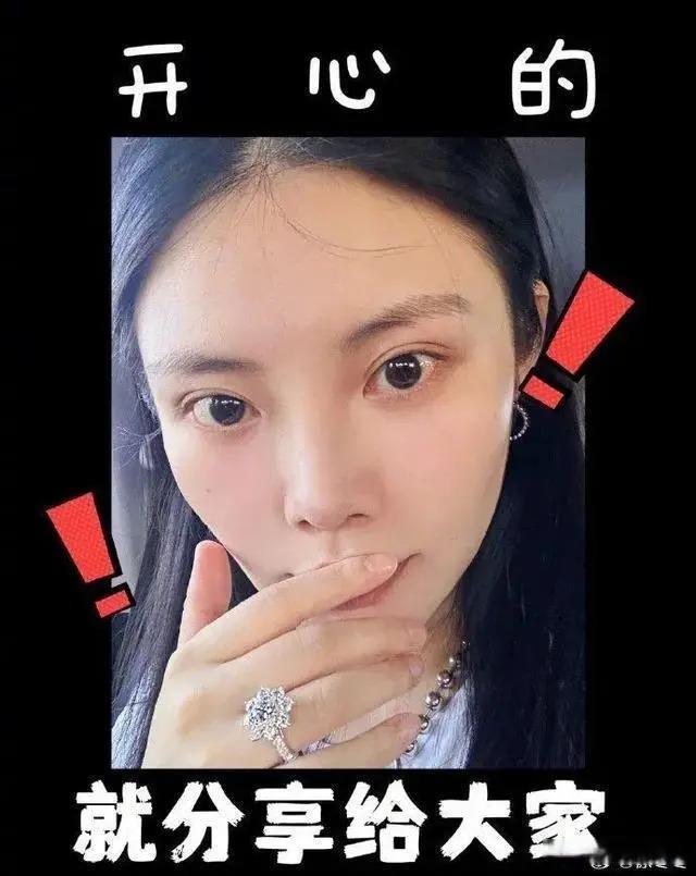 “椰树女神”徐冬冬官宣订婚，晒订婚钻戒大到亮瞎眼