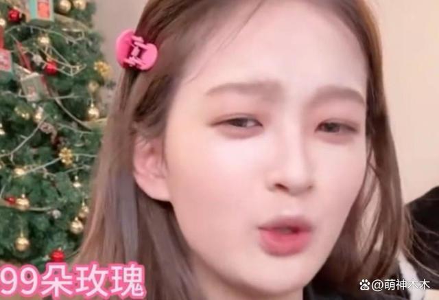 王思聪搂美女逛街，女方和前女友是闺蜜，00后女友疑似吃醋喊话