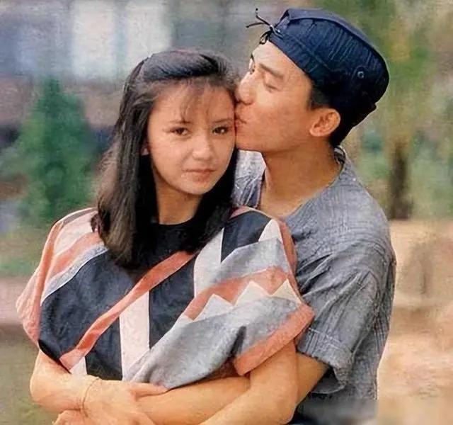 59岁曾华倩，情人节想念初恋梁朝伟，隔空示爱？