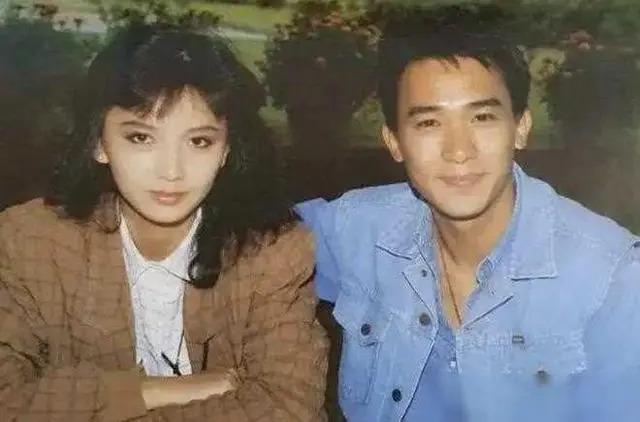 59岁曾华倩，情人节想念初恋梁朝伟，隔空示爱？