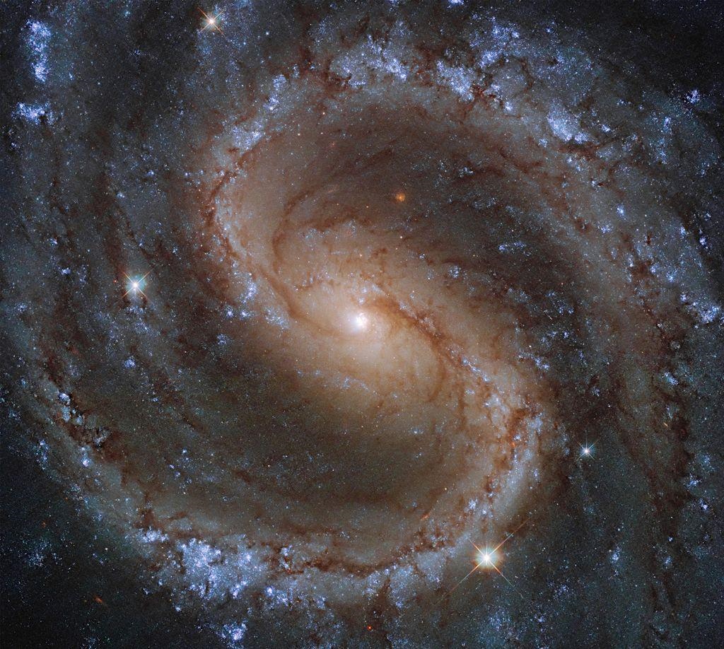 距地球 5400 万光年，NGC 4535 棒旋星系新图公布