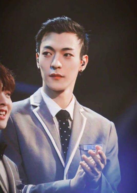 开年第一瓜，来了！选秀出道男偶像转行做道士？