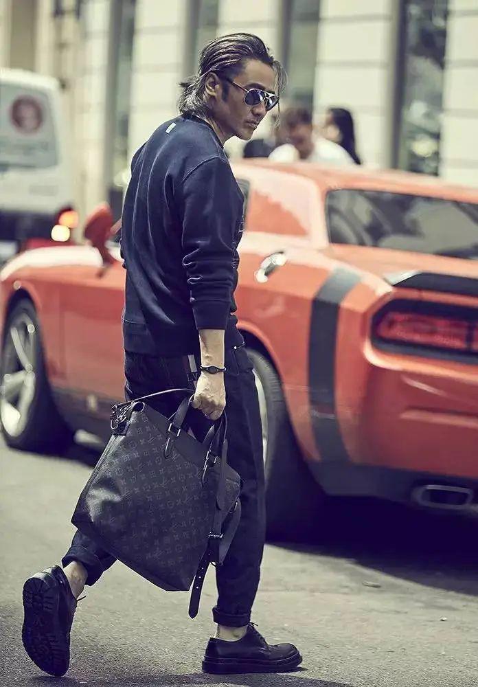 建议查查雷佳音