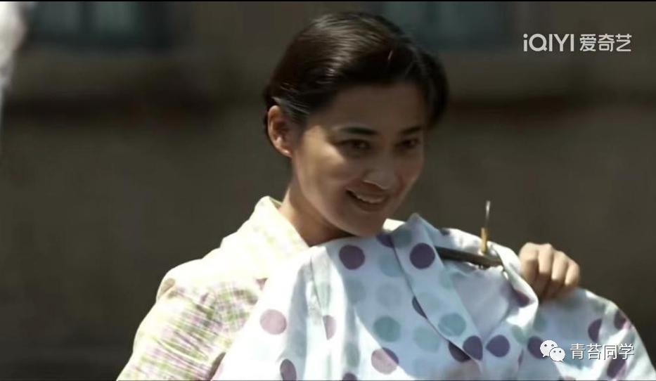 再看《父母爱情》才懂，安杰去担水，特意换裙子高跟鞋的原因？