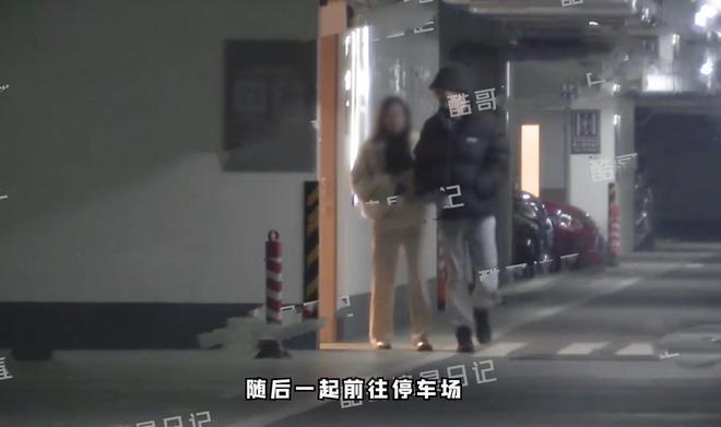 许魏洲约老婆外出聚餐挽手同行，结婚两年婚姻稳定幸福