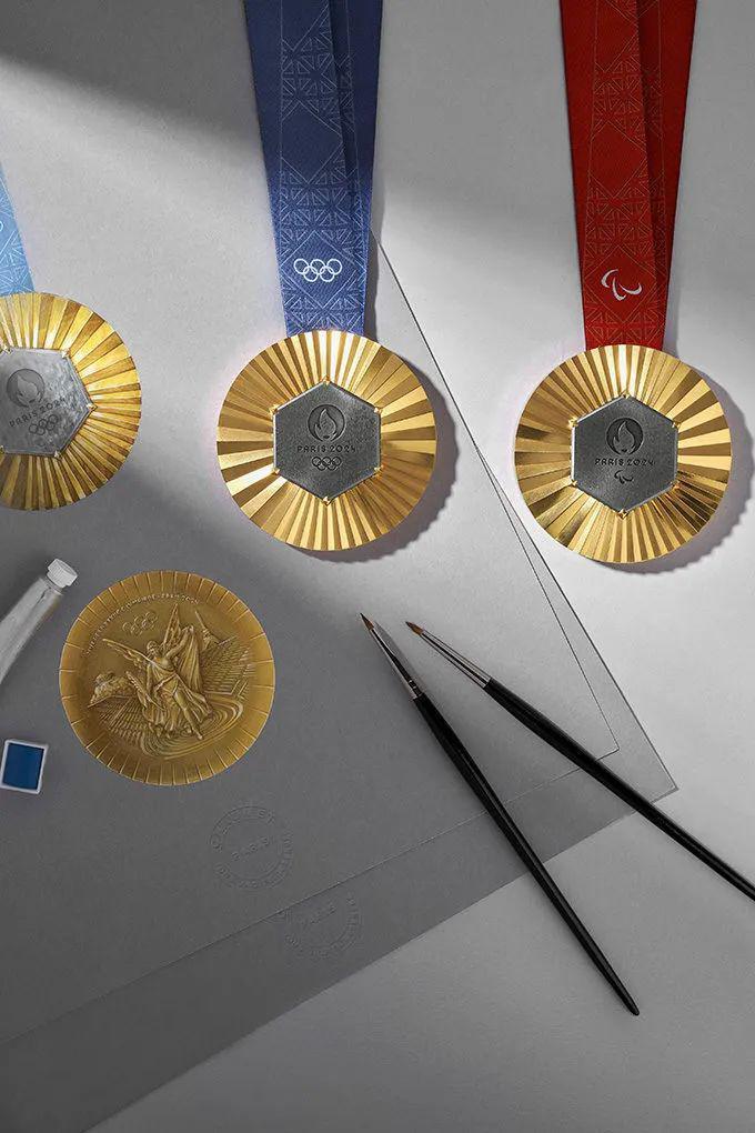 2024巴黎奥运会奖牌设计出炉，镶嵌埃菲尔铁塔原铁！