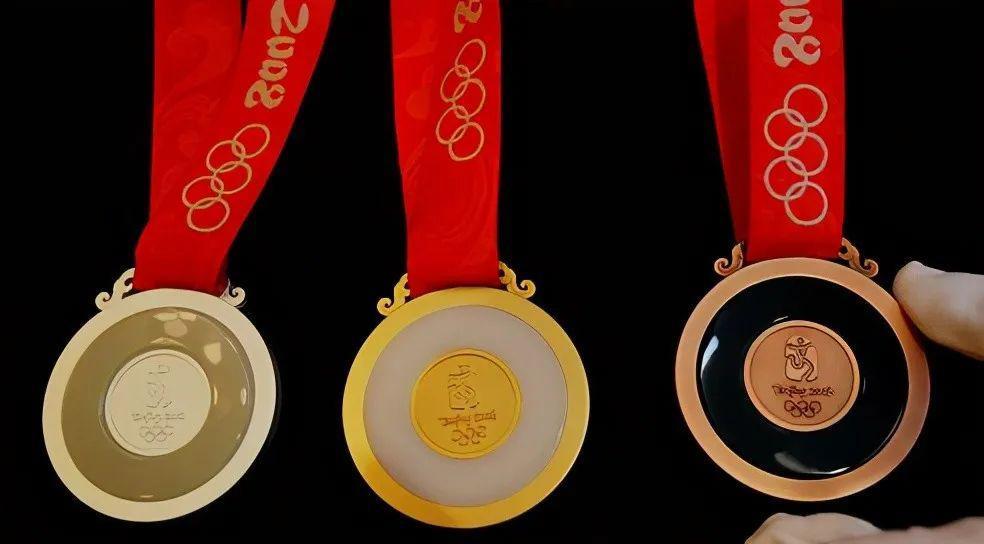 2024巴黎奥运会奖牌设计出炉，镶嵌埃菲尔铁塔原铁！