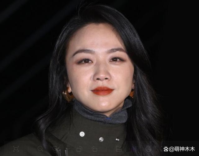 中韩女神玩贴贴！全智贤妆容显憔悴，汤唯造型土气全靠脸撑