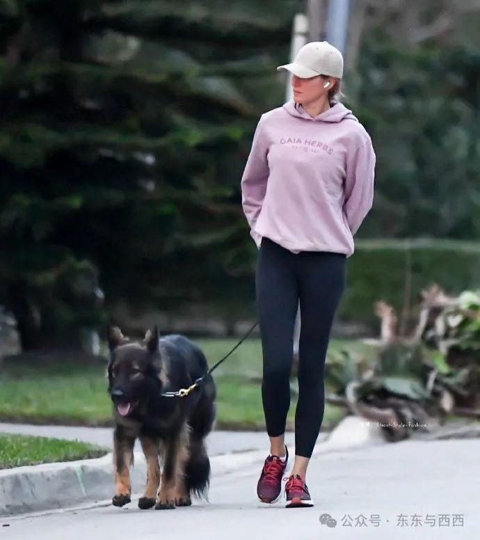 终于拍到她与小8岁男友情人节约会，换男友后她真是容光焕发