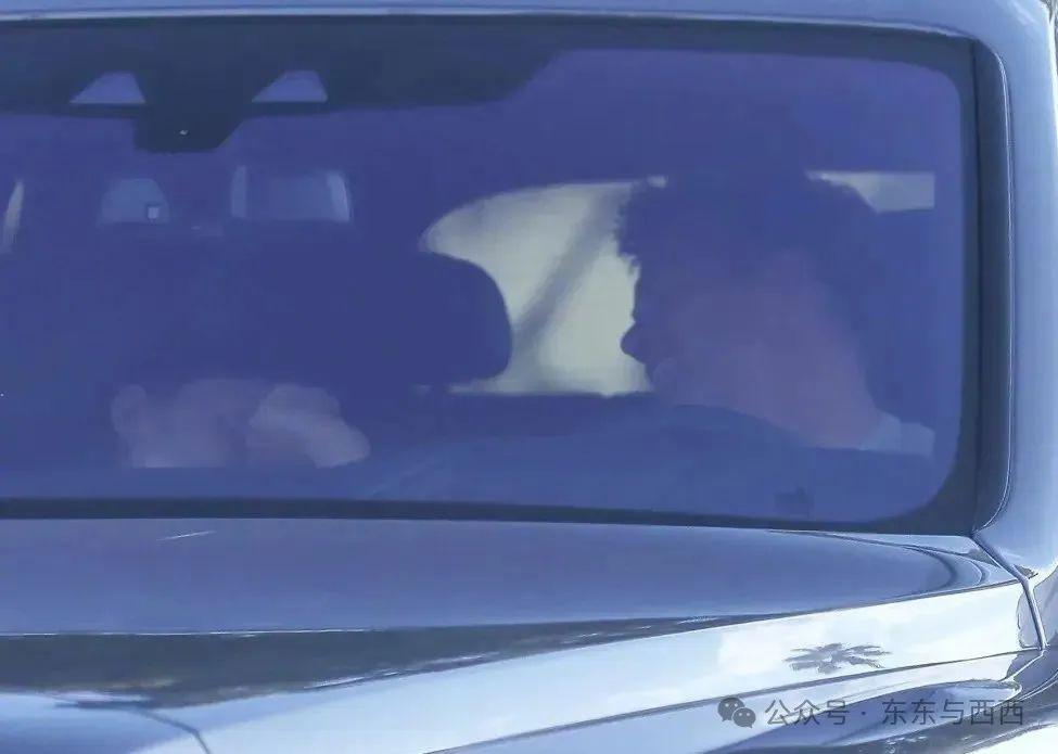 终于拍到她与小8岁男友情人节约会，换男友后她真是容光焕发