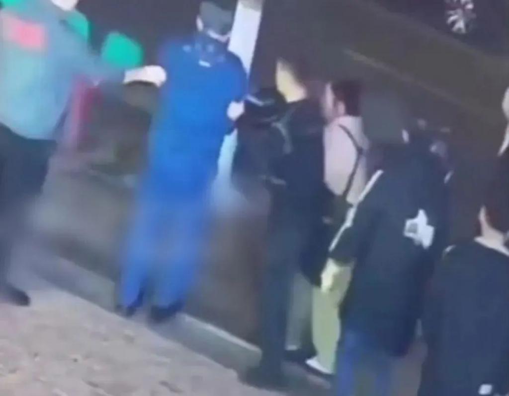 日本出现大批“高学历难民”，25岁空姐转职失败直接沦落到领救济餐度日