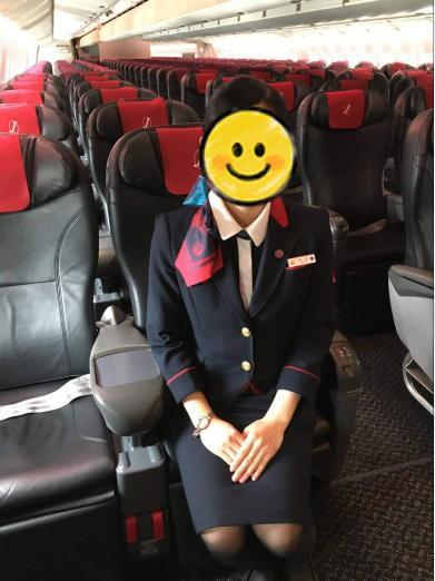 日本出现大批“高学历难民”，25岁空姐转职失败直接沦落到领救济餐度日