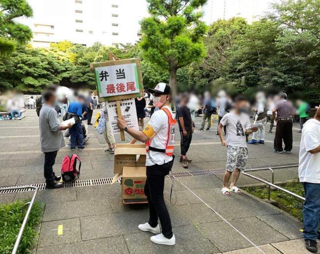 日本出现大批“高学历难民”，25岁空姐转职失败直接沦落到领救济餐度日