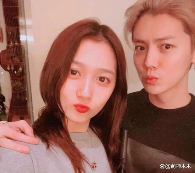 鹿晗关晓彤聚餐被拍，男方打扮低调，女方背十几万包包