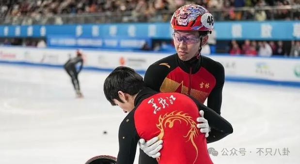 好劲爆！用个人账号自曝黑料还涉嫌犯罪，这是要彻底塌房了吗？