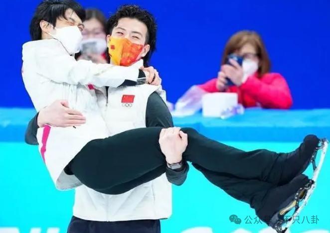 好劲爆！用个人账号自曝黑料还涉嫌犯罪，这是要彻底塌房了吗？