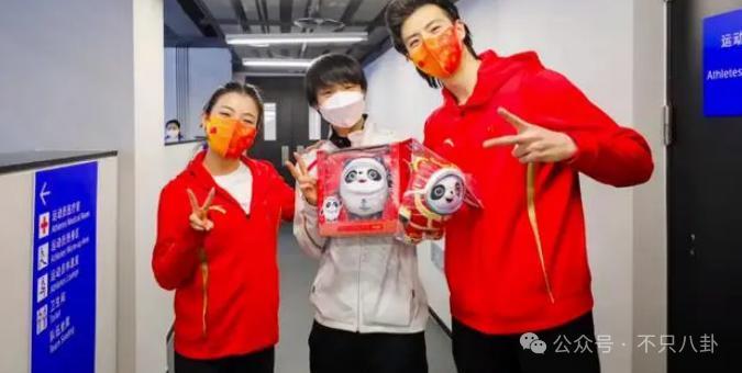 好劲爆！用个人账号自曝黑料还涉嫌犯罪，这是要彻底塌房了吗？