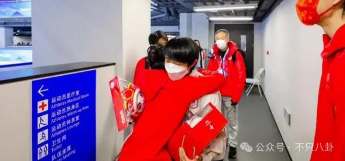 好劲爆！用个人账号自曝黑料还涉嫌犯罪，这是要彻底塌房了吗？