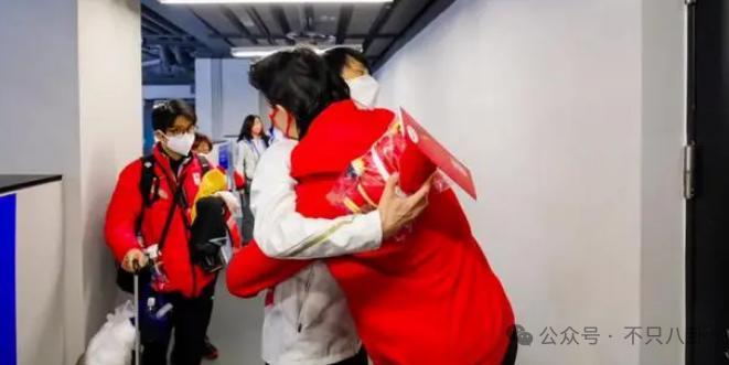 好劲爆！用个人账号自曝黑料还涉嫌犯罪，这是要彻底塌房了吗？