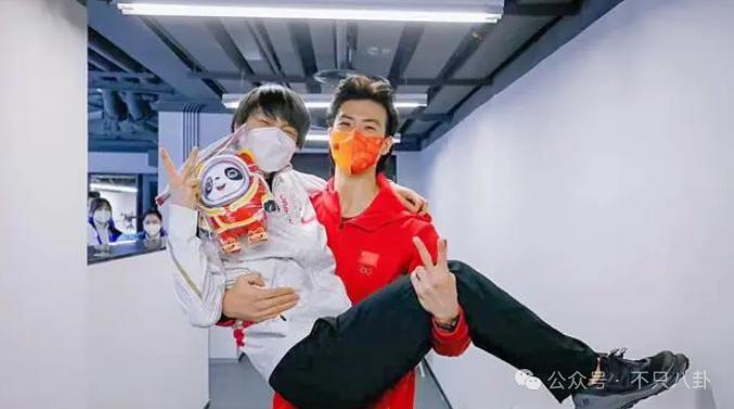 好劲爆！用个人账号自曝黑料还涉嫌犯罪，这是要彻底塌房了吗？