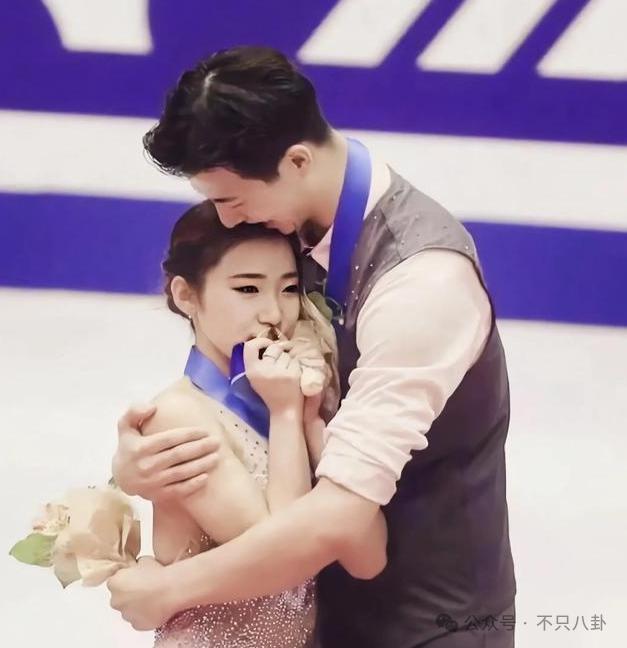 好劲爆！用个人账号自曝黑料还涉嫌犯罪，这是要彻底塌房了吗？