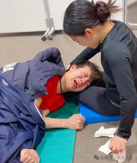 好劲爆！用个人账号自曝黑料还涉嫌犯罪，这是要彻底塌房了吗？