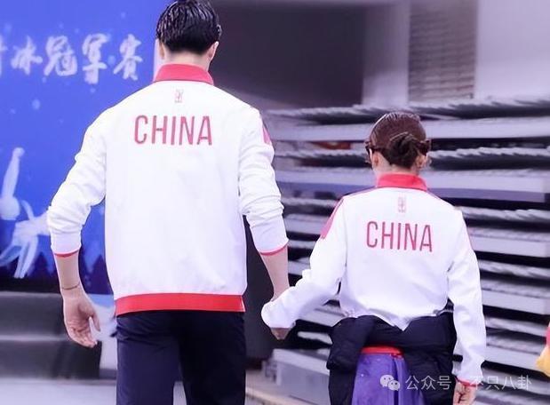 好劲爆！用个人账号自曝黑料还涉嫌犯罪，这是要彻底塌房了吗？