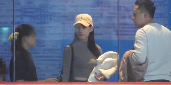 汪小菲春节陪女儿溜冰，女儿与新女友相处融洽像一家三口